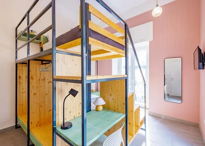 Station Housing * Napoli