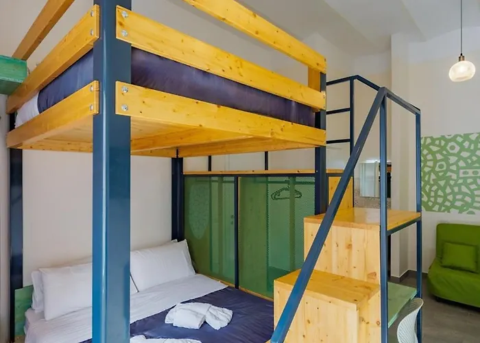 Station Housing * Napoli